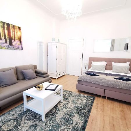 Kvh By Rockchair Apartments L Superhost Status L Boxspringbett Am Schloss Charlottenburg Welcomes You! Berlín Exterior foto
