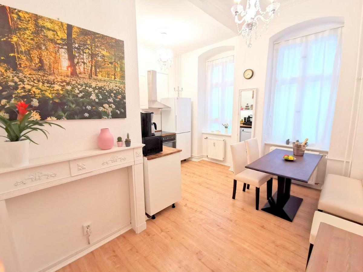 Kvh By Rockchair Apartments L Superhost Status L Boxspringbett Am Schloss Charlottenburg Welcomes You! Berlín Exterior foto