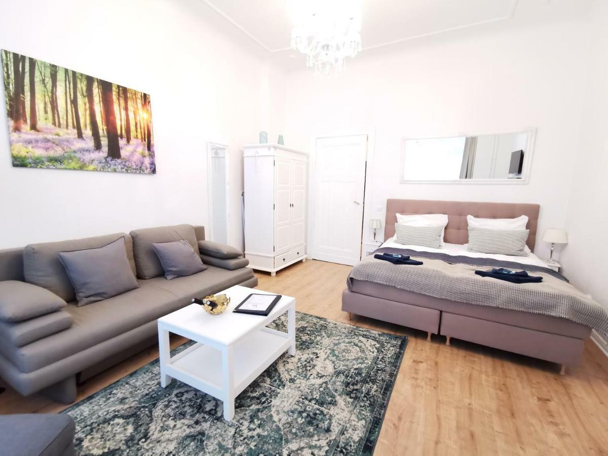 Kvh By Rockchair Apartments L Superhost Status L Boxspringbett Am Schloss Charlottenburg Welcomes You! Berlín Exterior foto
